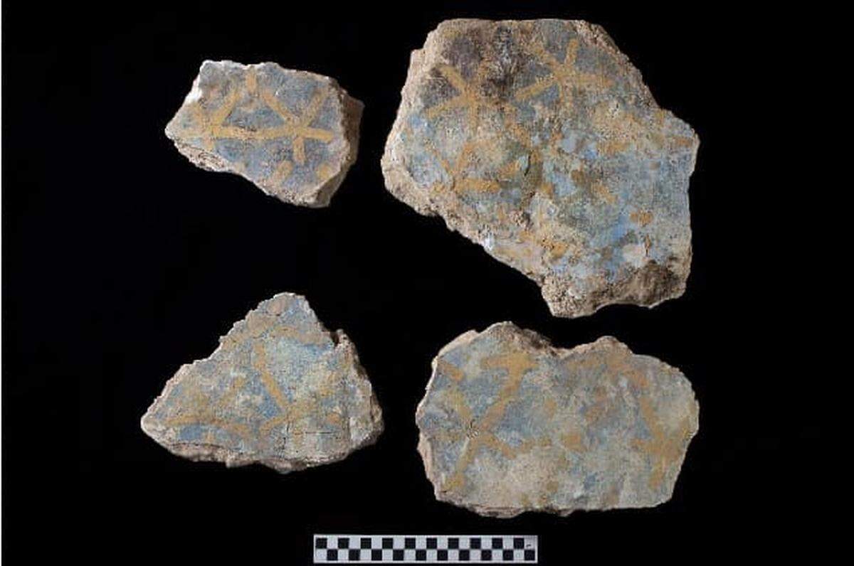 Some artifacts found in tomb No. C4 and linked to King Thutmose II.