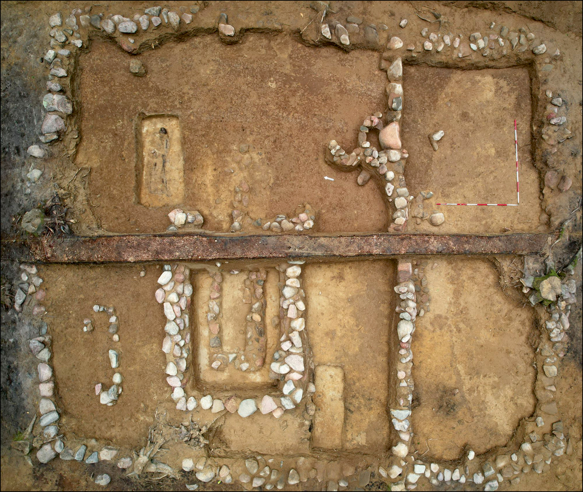 An aerial view of the burial mound K8 during excavations.