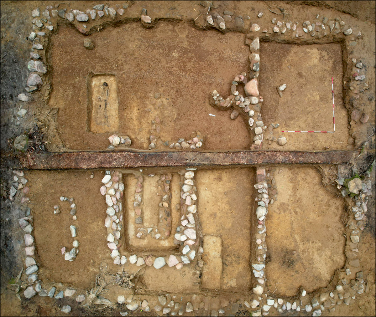 An aerial view of the burial mound K8 during excavations.