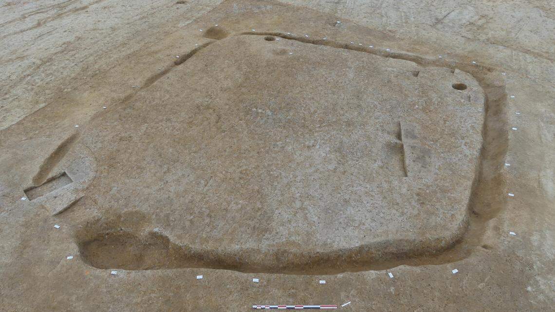 Archaeologists in Pleumeleuc excavated an Iron Age settlement where peasants lived and found a rare ancient necropolis nearby, photos show.