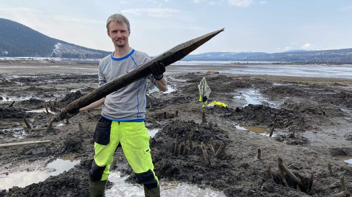 Archaeologists found wooden stakes in a Norway lake that turned out to be 650-year-old fishing trap abandoned after the Black Death, photos show.
