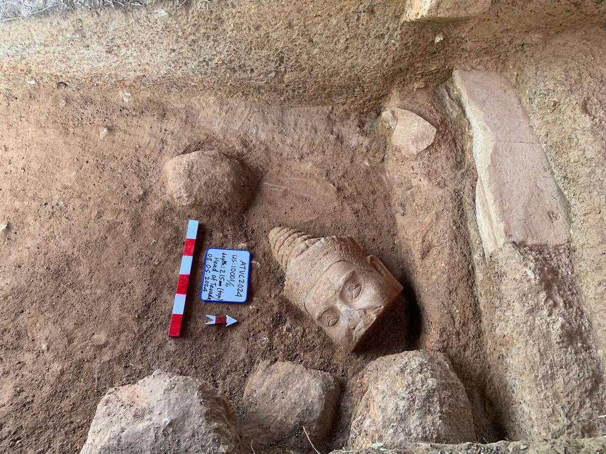 The missing statue’s head unearthed near the Victory Gate.