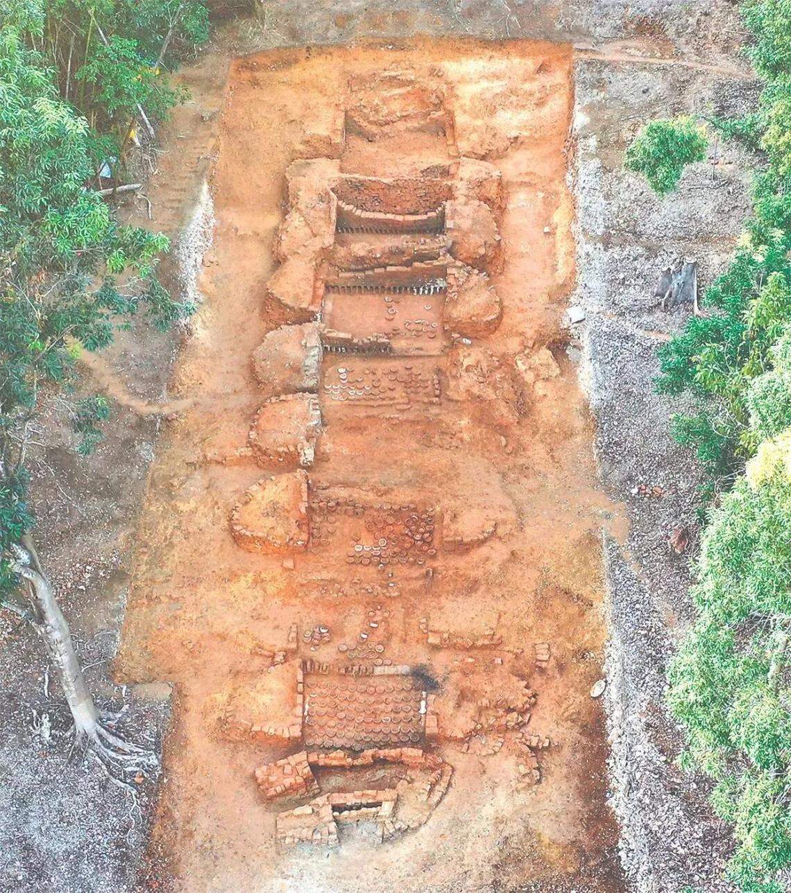 One of the semi-inverted flame dragon kilns excavated in Guangdong.