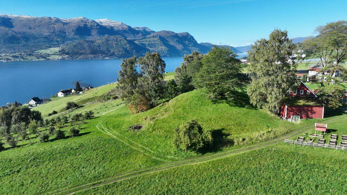 Radar scans confirmed a long-standing theory: a grassy hill in Gloppen is actually a mysterious ancient burial mound, officials said.