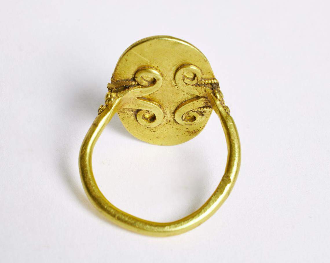 The 1,400-year-old gold ring found in Emmerlev as seen from below.