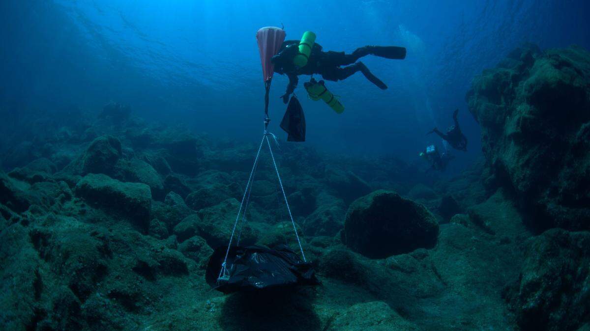 Archaeologists and divers returned to the 2,000-year-old Antikythera wreck in Greece and found dozens of artifacts, photos show.