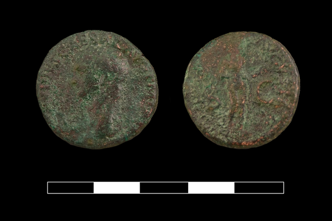 The ancient Roman coin found at Cova de les Dones.