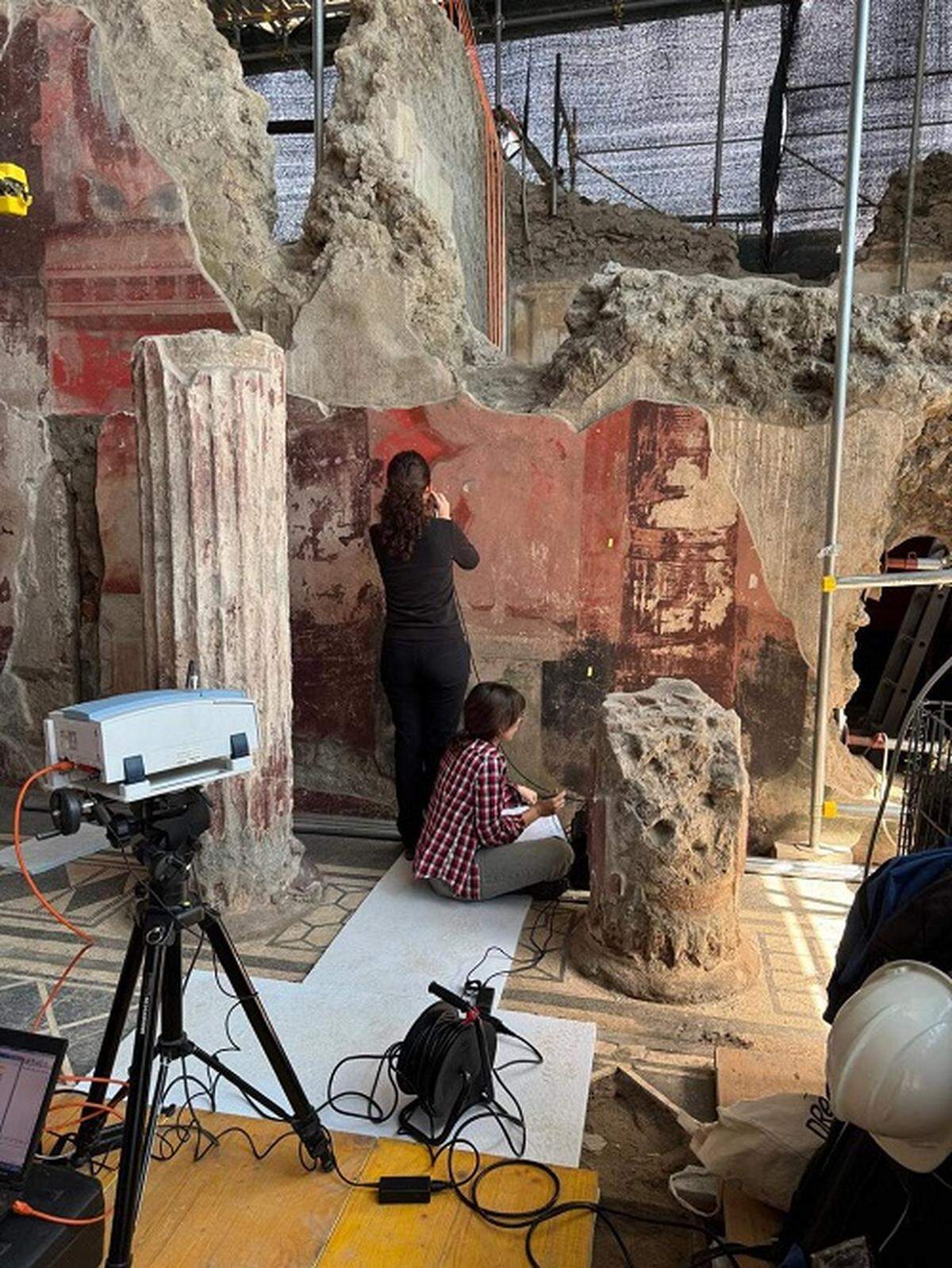 Archaeologists in Pompeii, Italy, analyzed a variety of paint pigments, offering glimpse the art of ancient Romans, a study said.