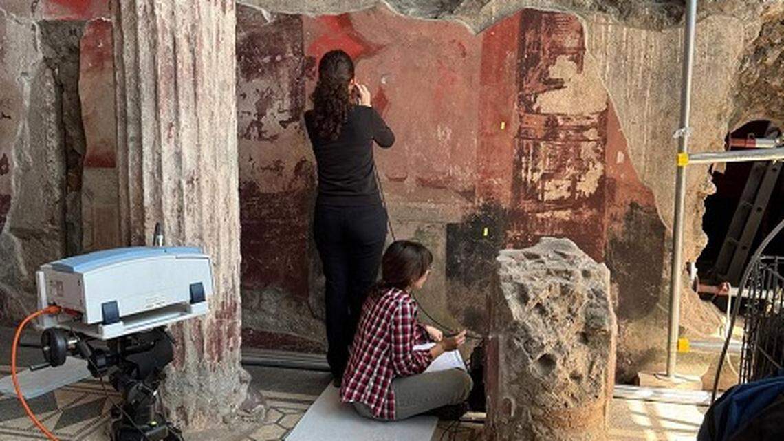 Archaeologists in Pompeii, Italy, analyzed a variety of paint pigments, offering glimpse the art of ancient Romans, a study said.