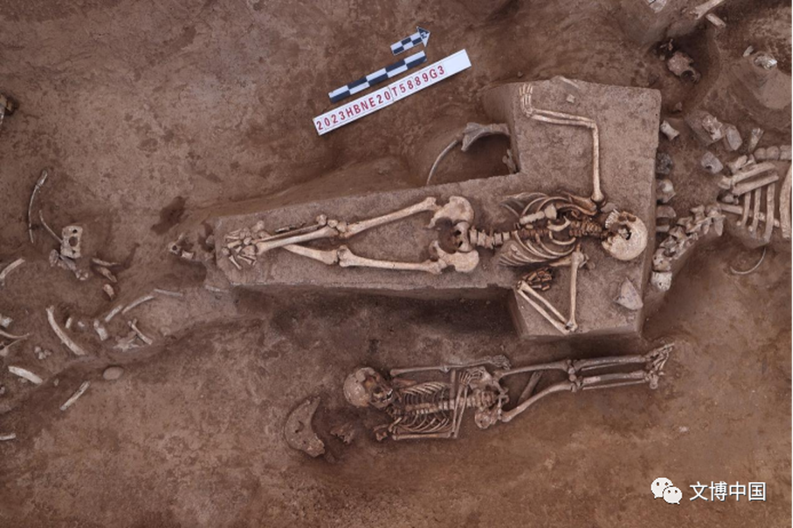 A pair of skeletons in the sacrificial pit.