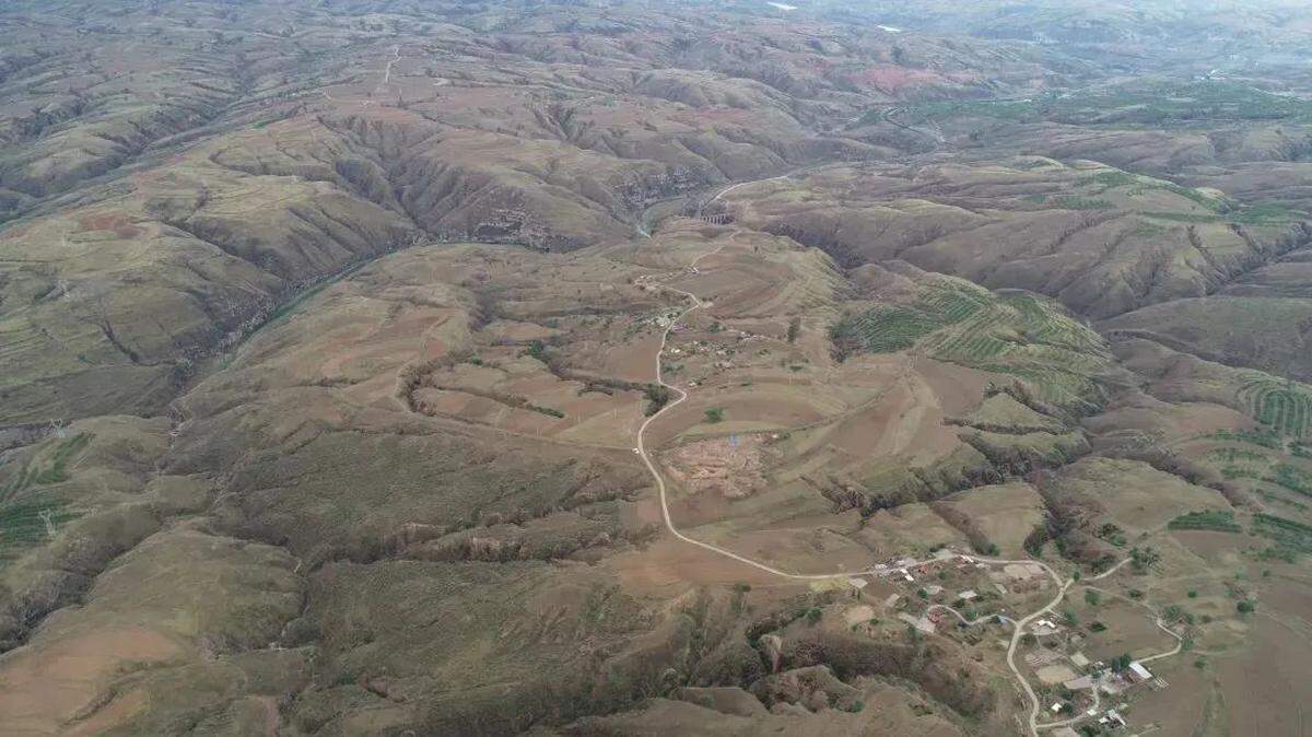 Archaeologists excavating the ancient ruins of Houchengzui Stone City found six secret underground passageways used for defense, photos show.