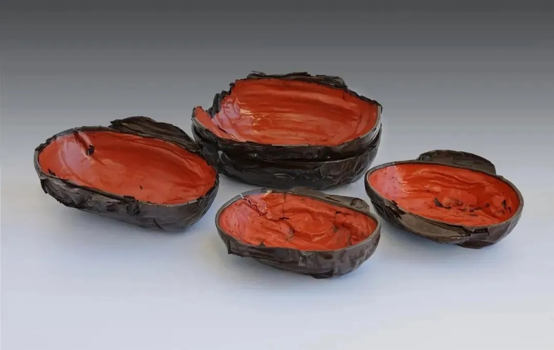 Several red pottery artifacts found at the ancient family’s tombs.