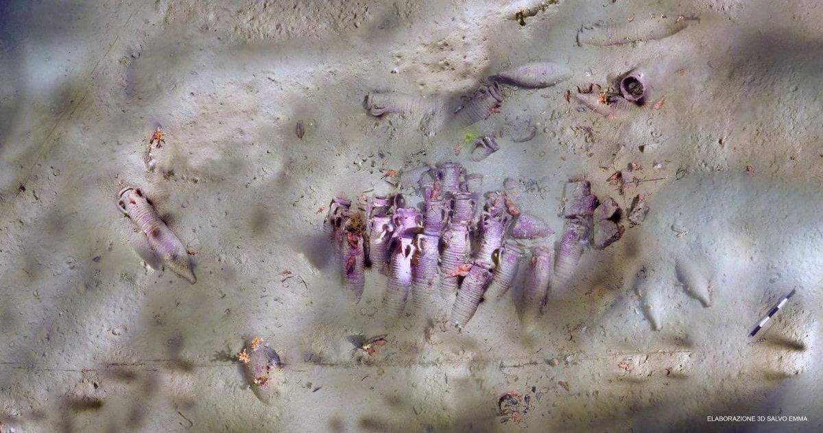 A 3D scan shows the Richborough 527 jars found off Sicily.