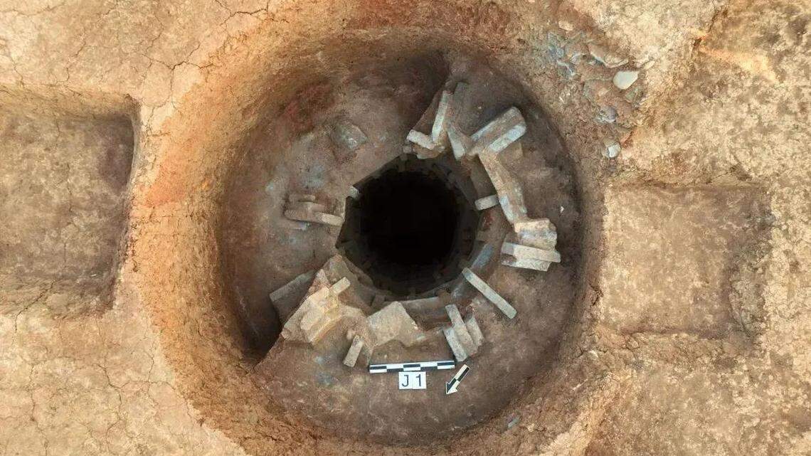 Archaeologists in the ancient city of Dutou found two abandoned wells with thousands of bamboo slips or 1,700-year-old record books, photos show.