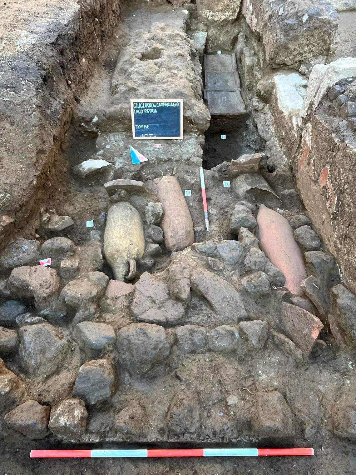 Several pottery-style burials found at Liternum.