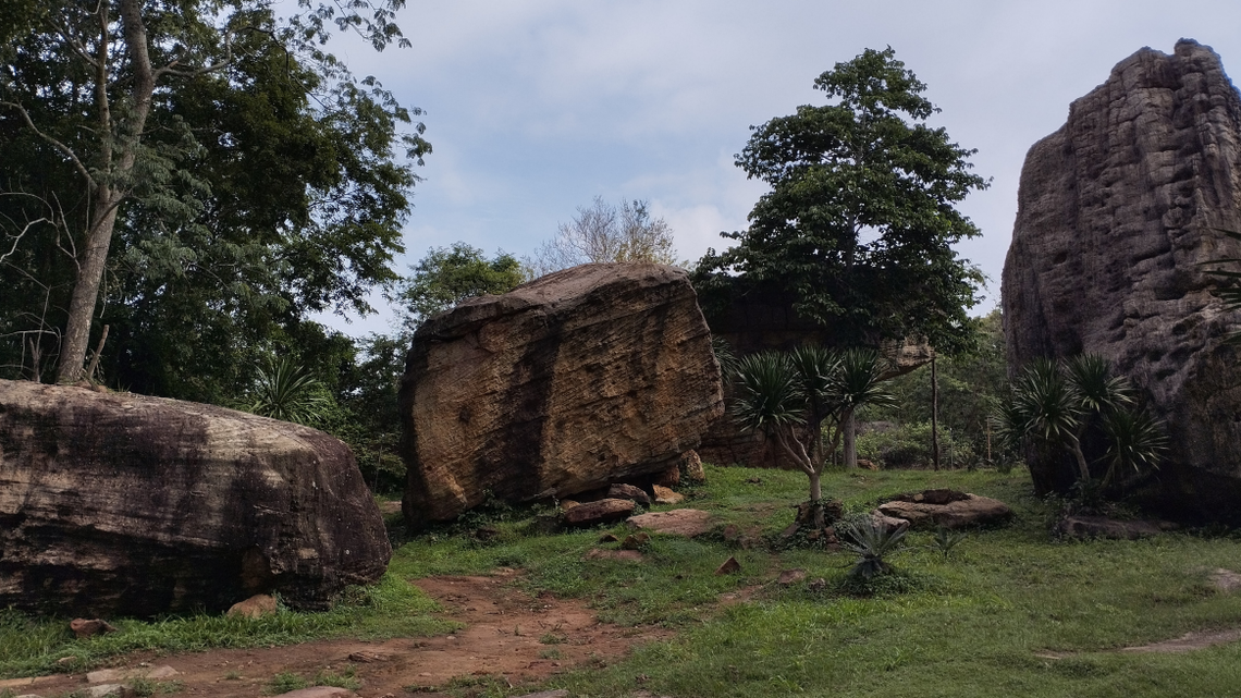 Scientists found a “slender” creature with “leaf-like” toes on Hin Chang Si sandstone formation (pictured above) and discovered a new species.