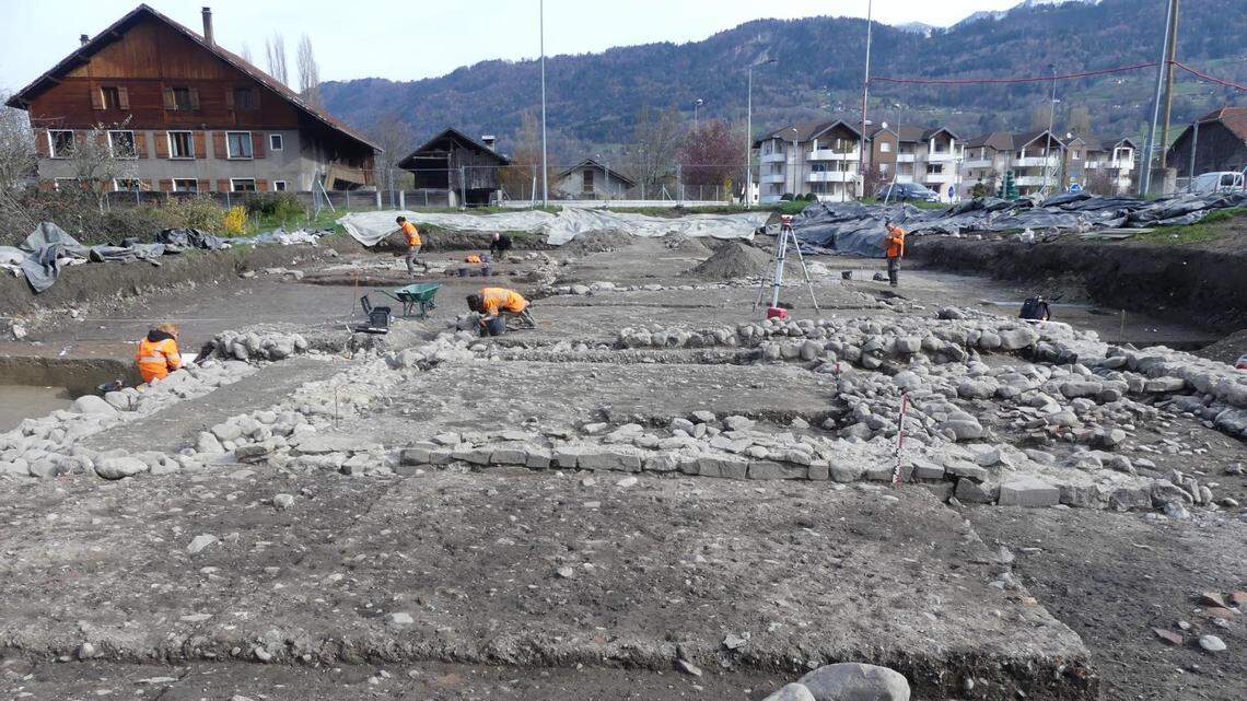 Archaeologists found ruins of ancient Roman-era settlement buried under muddy riverbank in France, officials said and photos show.