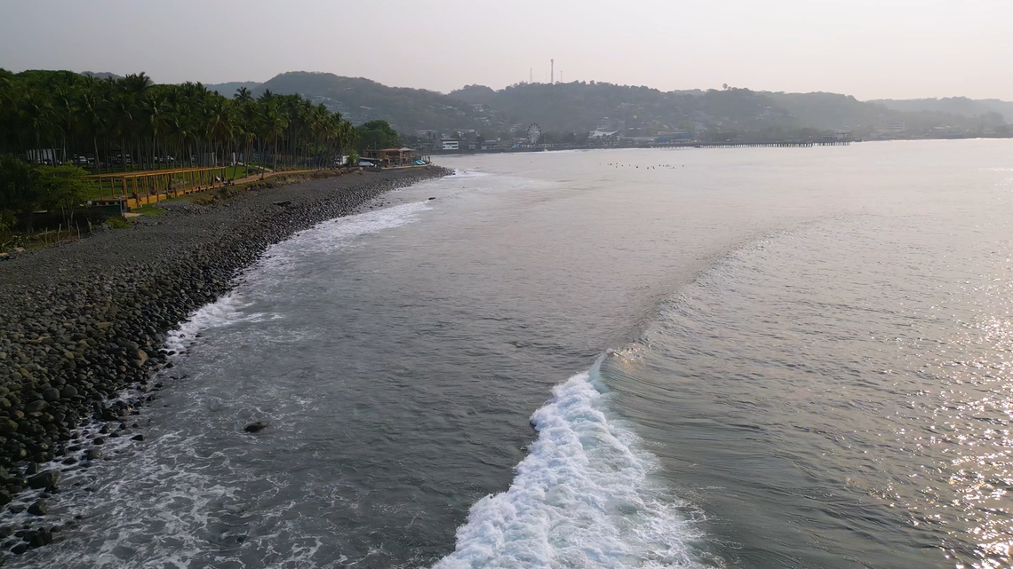 Fishermen in La Libertad caught two “rare” roughskin eagle rays in a first-of-its-kind record for El Salvador, a study said and photos show.