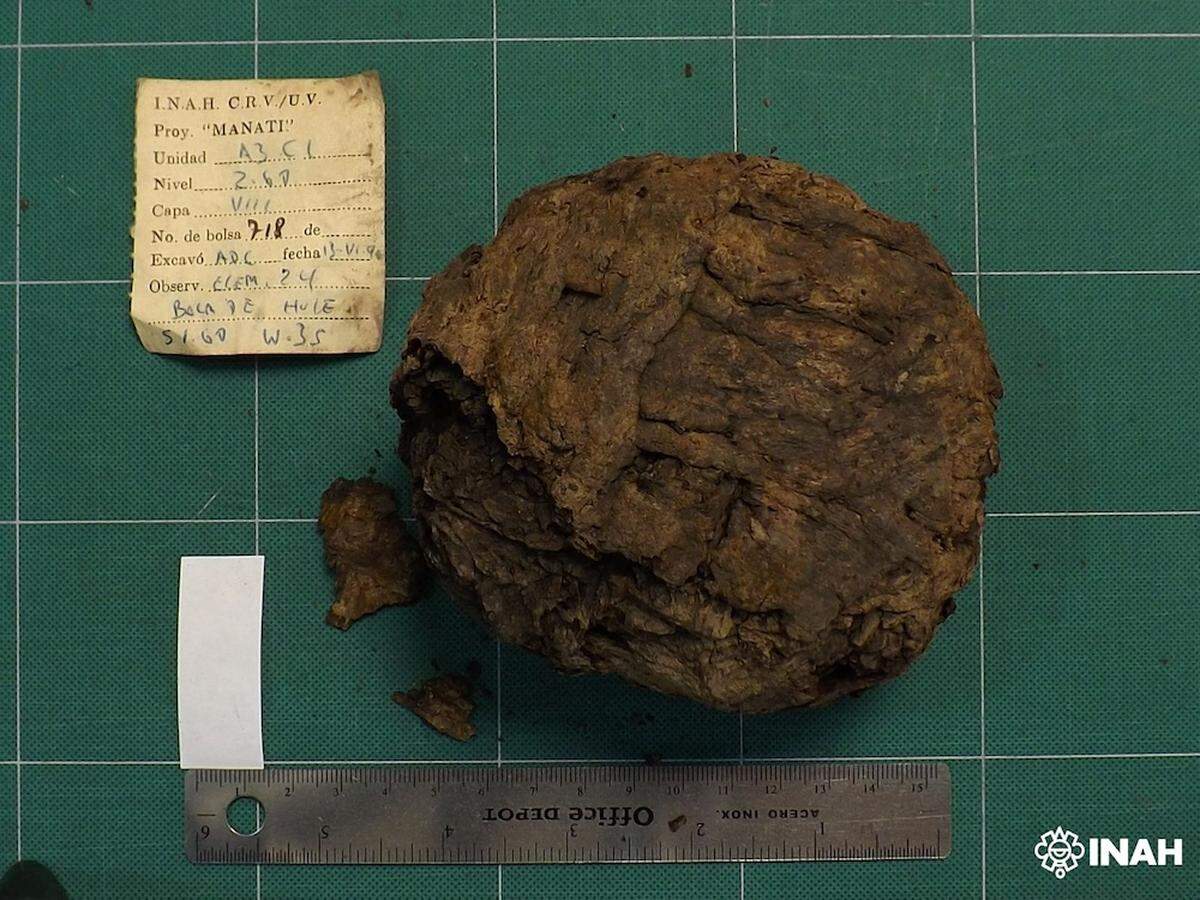 Players of the game had to get a rubber ball through a stone ring mounted on the side of a stone wall without using their hands. 