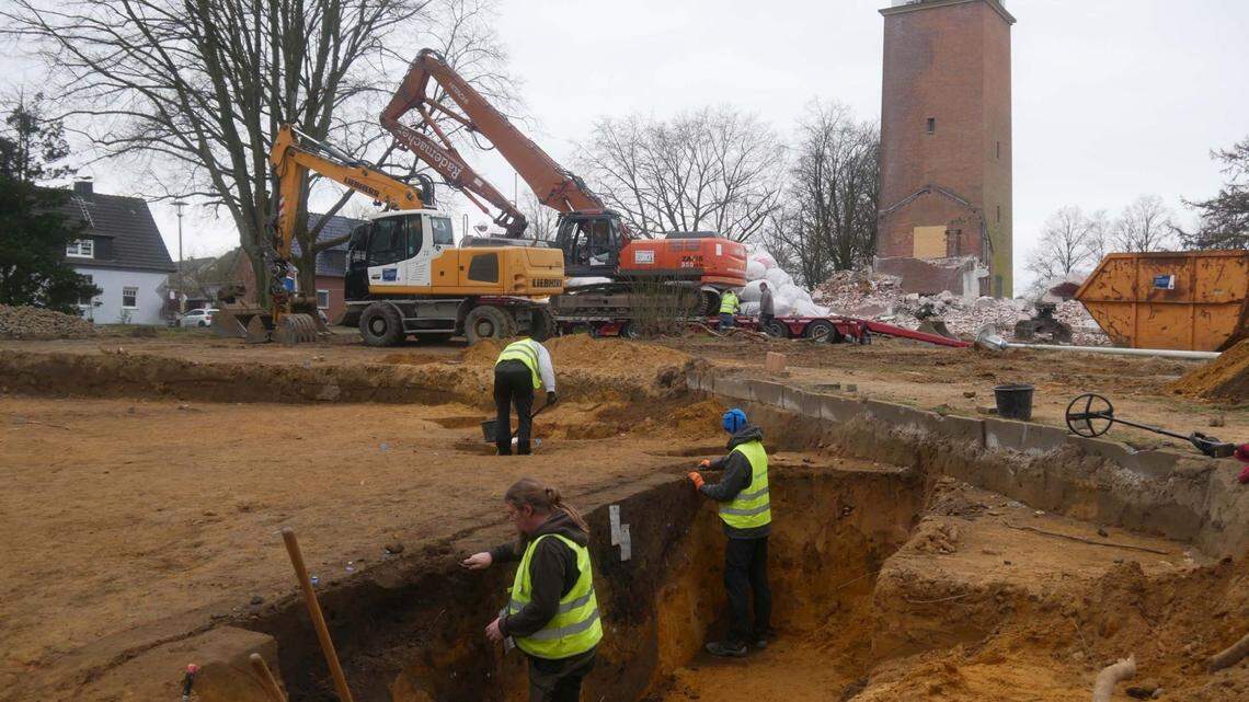 Archaeologists in Germany excavated part of an ancient Roman military camp and found typical artifacts and a very rare pot, officials said.