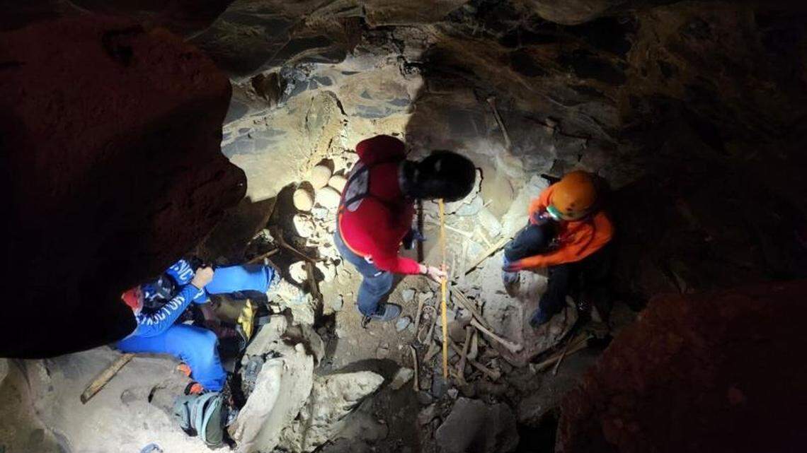 Reports of looting led archaeologists to explore a cave in Coahuila, Mexico, and find 500-year-old burials, officials said and photos show.
