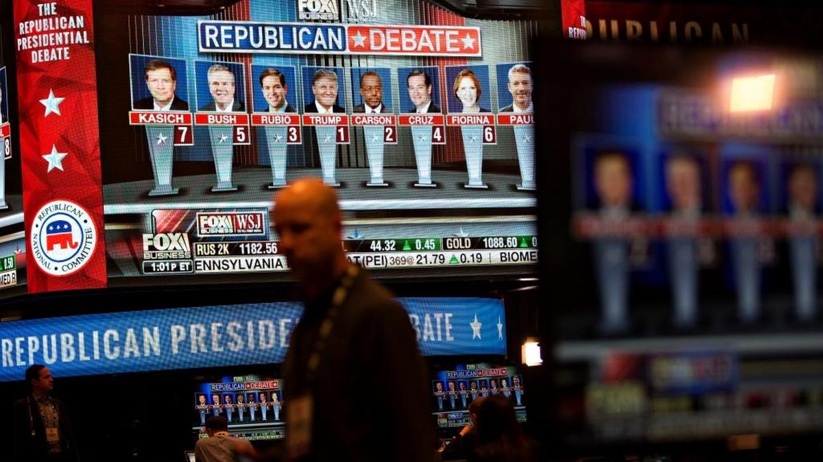 A graphic showing the 2016 Republican presidential candidates participating in the debate are displayed on a screen ahead of the event in the media center in Milwaukee, Wisconsin, U.S., on Tuesday, Nov. 10, 2015.