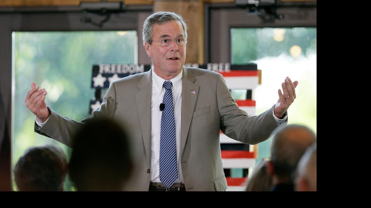 
Republican presidential candidate Jeb Bush speaks to local residents during a dinner in Iowa last week.
