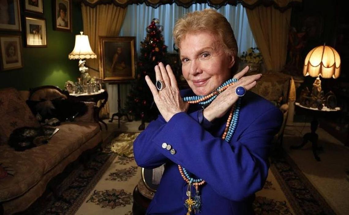 Astrologer Walter Mercado