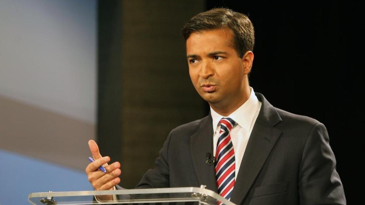 Carlos Curbelo speaks at a debate in Hialeah in 2014, when he was a Republican congressional candidate. The Miami congressman’s climate-change record took a step back in the eyes of the League of Conservation Voters in 2017.