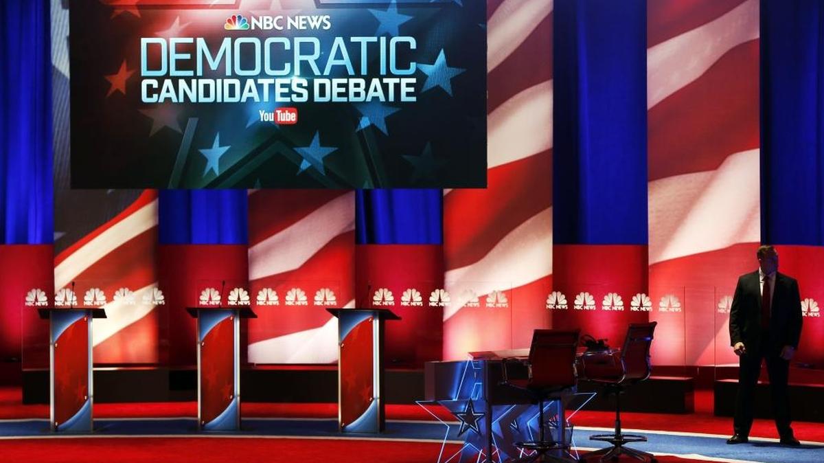 A Secret Service agent stands on stage before the Democratic presidential candidate debate in Charleston, South Carolina, U.S., on Sunday, Jan. 17, 2016. Hours before Sundays Democratic debate, the two top Democratic contenders held a warm-up bout of sorts in multiple separate appearances on political talk shows, at a time when the polling gap between the pair has narrowed in early-voting states.