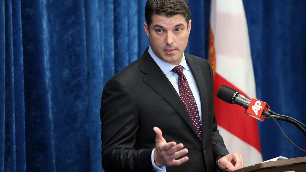 
House Speaker Steve Crisafulli addresses reporters during the Florida Legislative Planning Session in Tallahassee on Wednesday, October 14, 2015.

