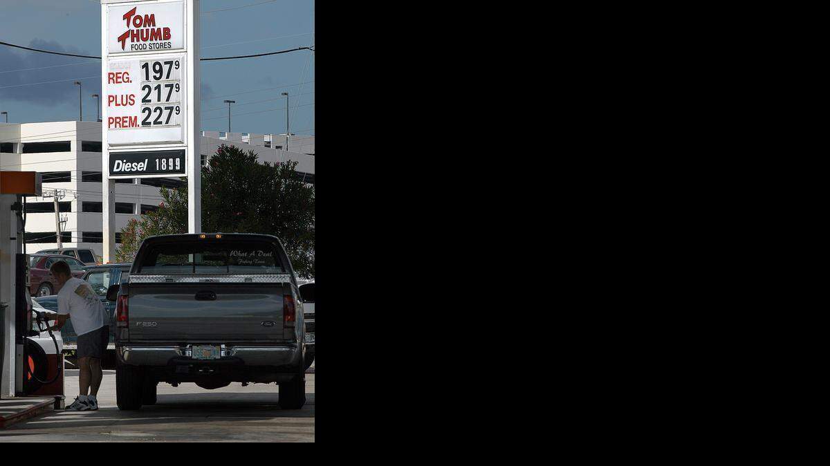 
Florida’s transportation system operates at a deficit with coffers so barren it will borrow to pay for almost all of its $9.1 billion in road and bridge obligations over the next year.
Making matters worse is that Florida could lose about $2 billion next year if a key federal transportation funding program isn’t extended this year. Even if it is renewed, the program’s long term prospects look bleak.
One possible remedy? Hiking the federal gas tax for the first time in 22 years to send additional money to the states, a long-dormant idea that has shown faint signs of life as gas prices have dropped to record lows.
