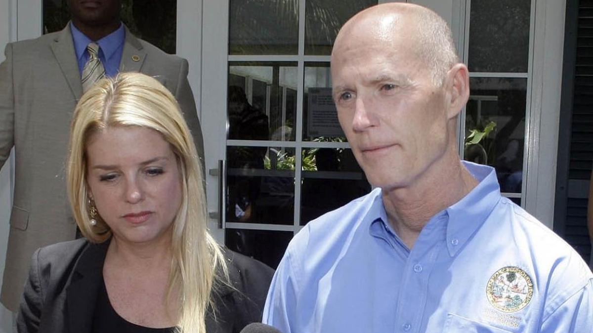 Florida Gov. Rick Scott, right, and Attorney General Pam Bondi, shown here at a 2012 press conference, are seeking to delay complying with a judge’s ruling on restoring felons’ rights.