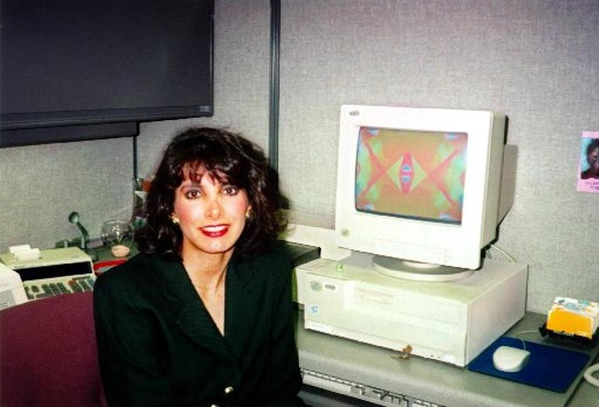 Linda Phelps in her cubicle in 1997.