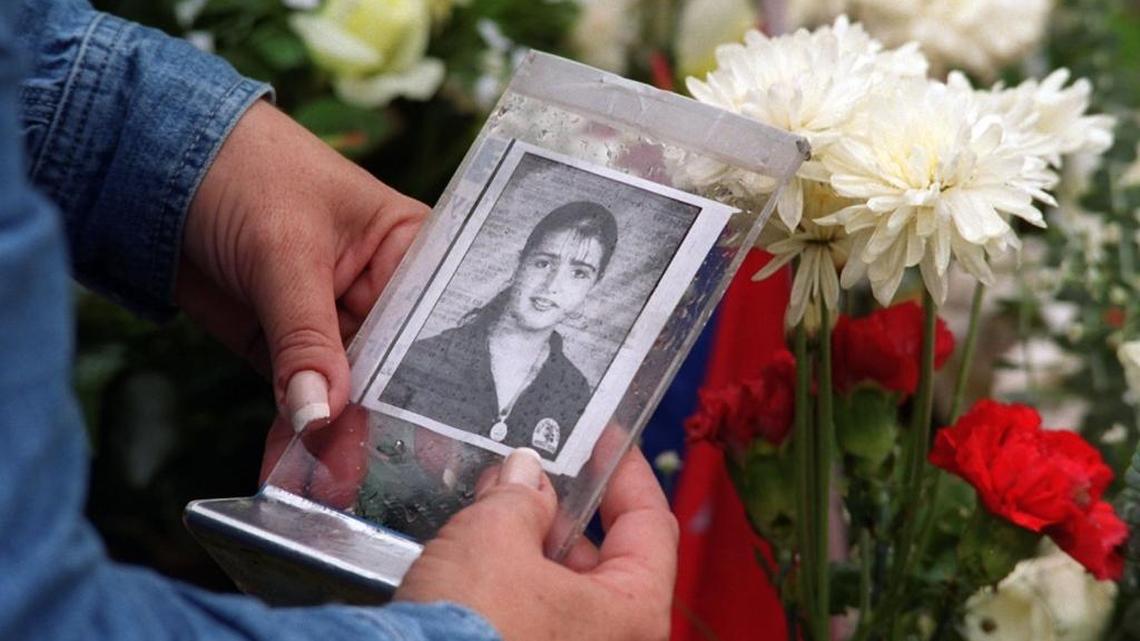 In this picture from 1999, Mayra Capote holds a picture of her daughter, also named Mayra, who was killed in September of that year. Hialeah Republican Sen. René García this year wanted to name a proposed state law after the younger Mayra, but the 15-year-old’s name was taken out of his bill at Senate President Joe Negron’s request.