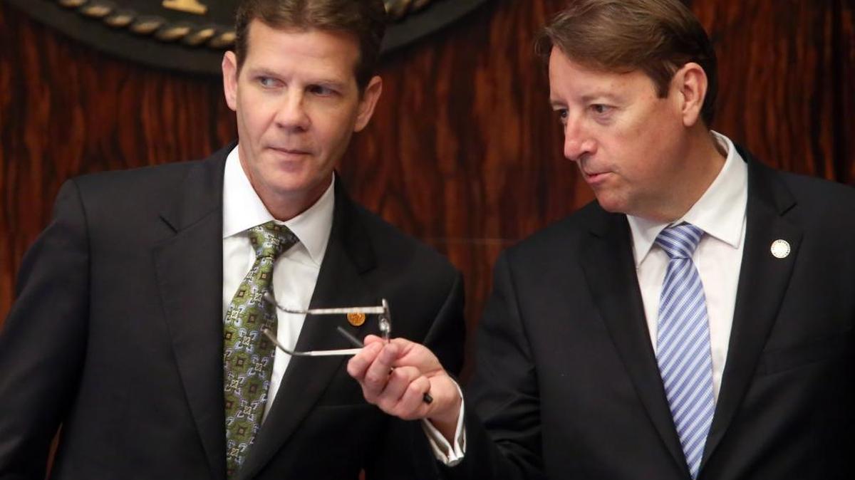 Sen. Bill Galvano, R-Bradenton, right, confers with Senate President Andy Gardiner, R-Orlando, during session, April 22, 2015, in Tallahassee.
