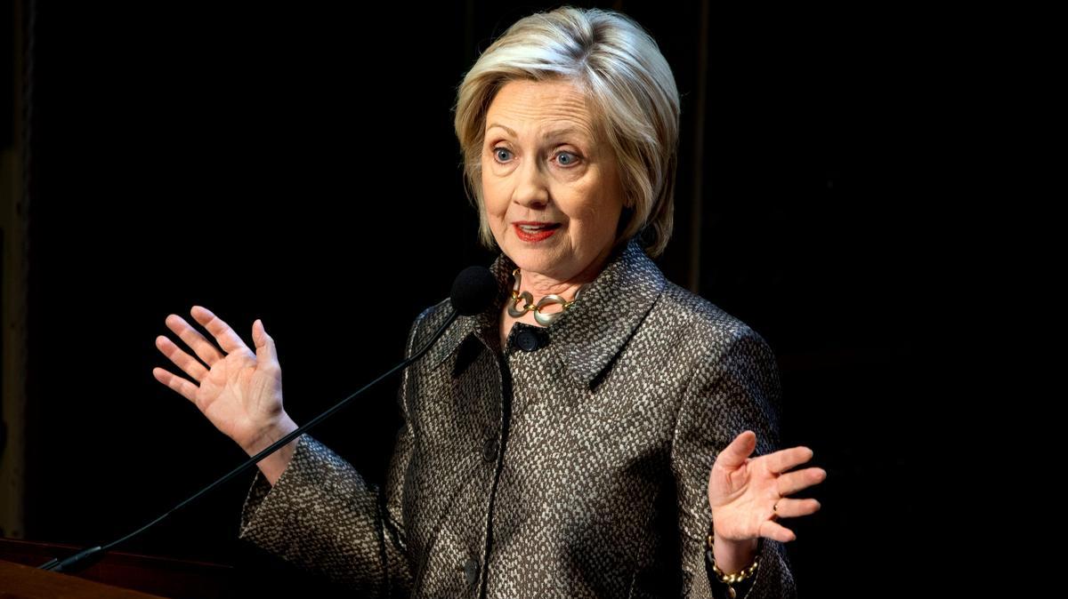 
PLEAS, NO QUESTIONS: Democrat Hillary Clinton has largely closed herself off from media questions in the first month of her campaign. Her refusal to take questions stands in stark contrast to virtually all other candidates in both parties, who routinely wade into a pack of reporters after events, often fielding more questions in one event than Clinton has so far in her entire campaign.
