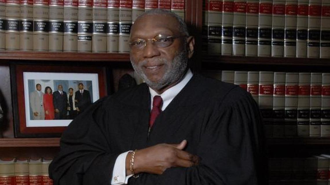 Justice James E.C. Perry, who has reached the mandatory retirement age, announced Monday he will retire on Dec. 30, giving Gov. Rick Scott the opportunity to pick his replacement before the term expires in January.