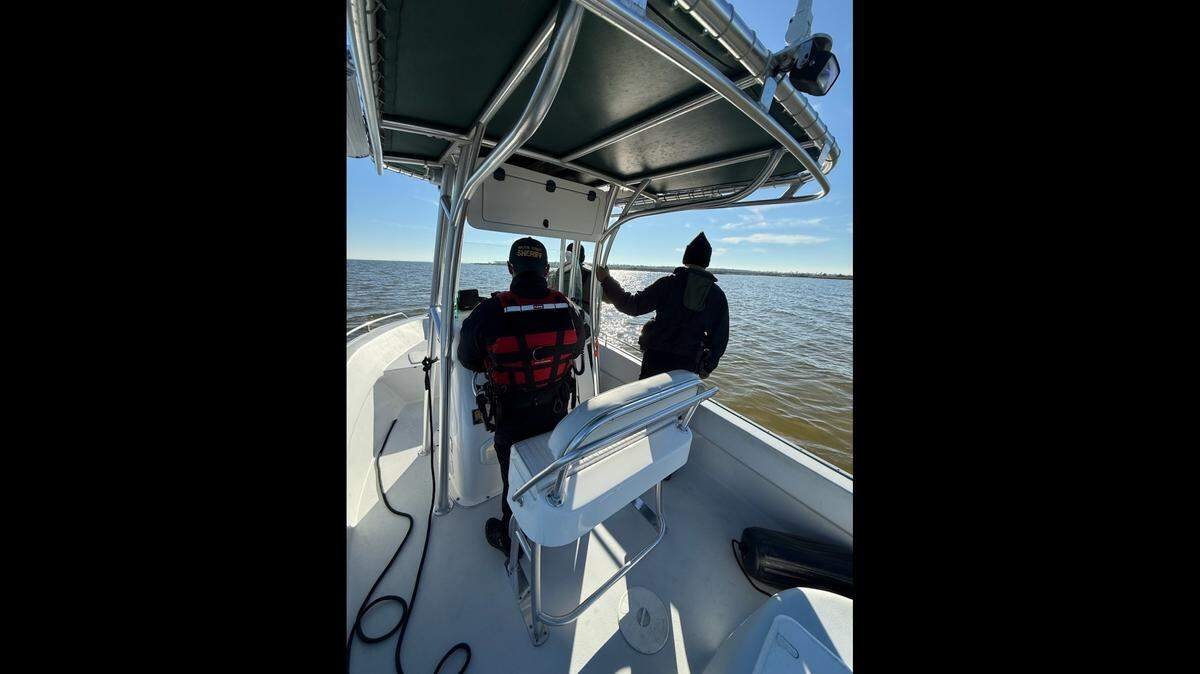 Search and rescue crews from multiple agencies looked for 35-year-old Benjamin Godwin after his boat sank into a Florida bay until his body was recovered two days later.