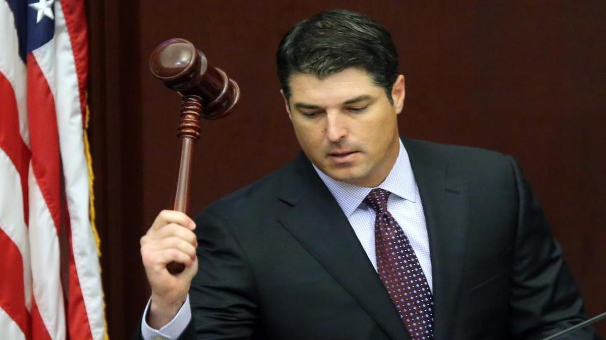 
House speaker Steve Crisafulli, R-Merritt Island calls the house to order to start the special session, Monday, June 1, 2015, in Tallahassee, Fla. Florida legislators are starting a 20-day special session where they are expected to pass a new state budget. 
