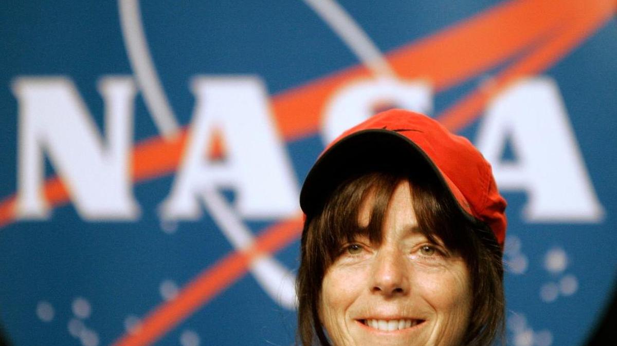 School teacher turned astronaut Barbara Morgan smiles as she takes part in a post-landing news conference after landing onboard the space shuttle Endeavour at the Kennedy Space Center's Shuttle Landing Facility Tuesday afternoon Aug. 21, 2007 in Cape Canaveral, Fla.