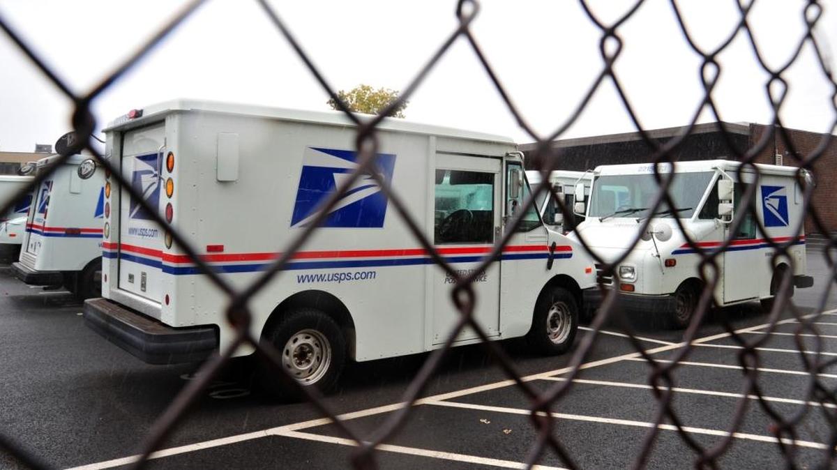 A federal indictment says a Miami man used the mails to threaten the life of a federal judge.