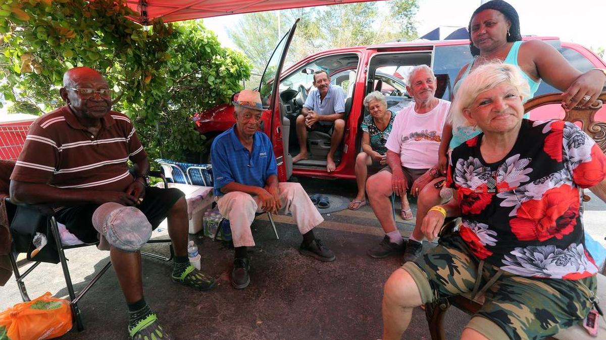 At least 80 residents of the Civic Towers have spent nine days sleeping outside the twin buildings in Allapattah for Section 8 subsidized housing. Pictured from left to right: Ángel Miyares, Danilo Sánchez, Carlos Safon, Zonelia Corona, José Marrero, Mayra Trujillo, y Gladys Pantoja.