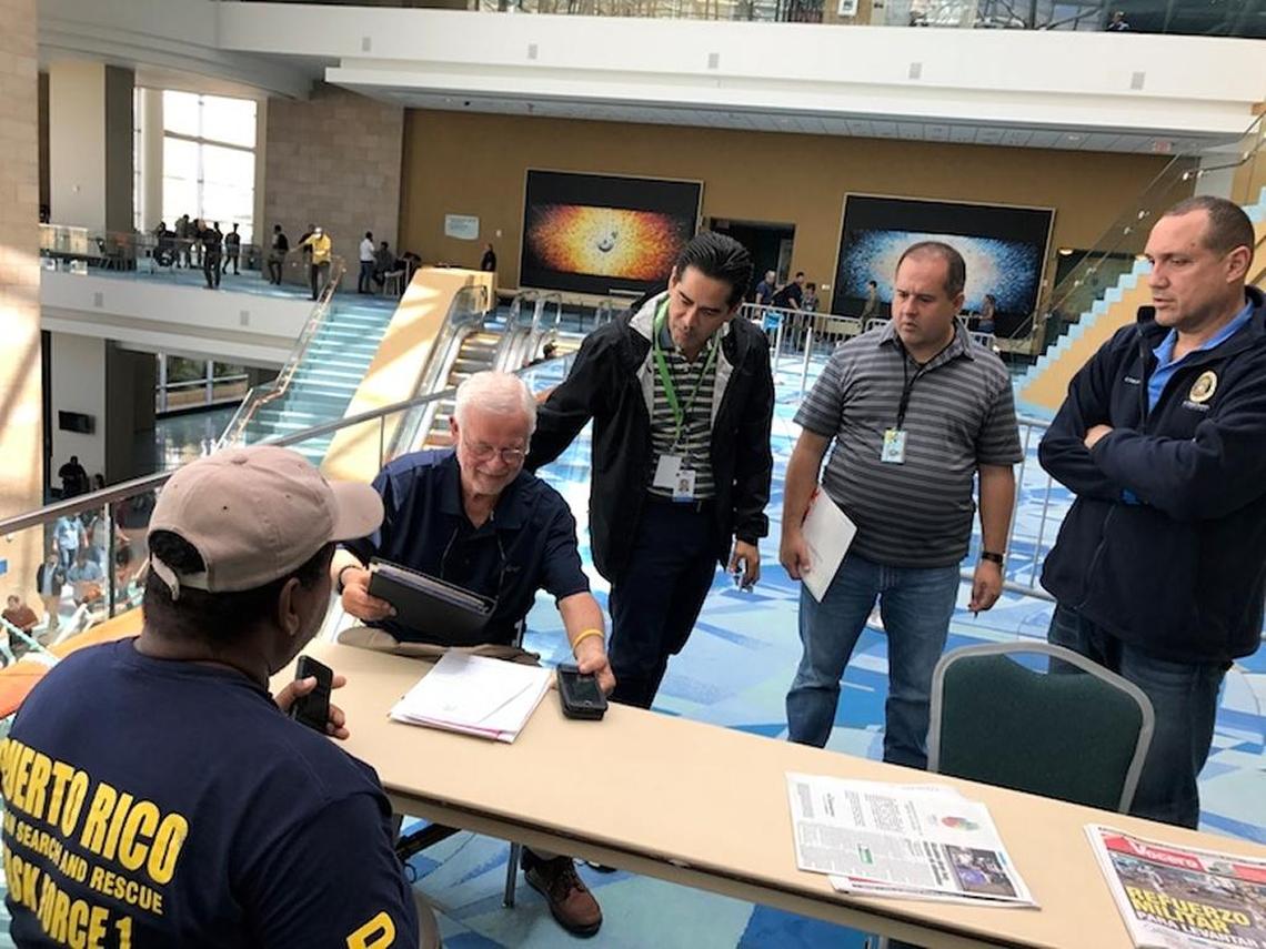 Héctor Pesquera with team at the Government Command Center located at the Convention Center in Miramar.