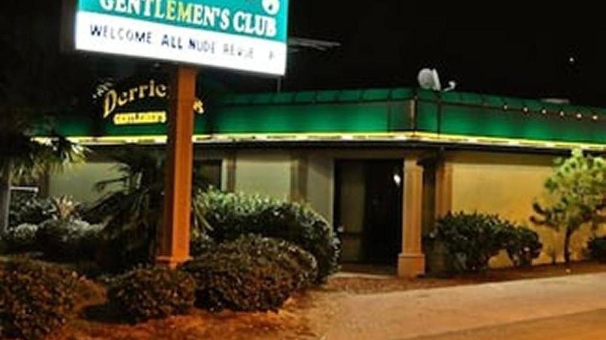 A customer was betan up by a stripper after he insulted her weight.