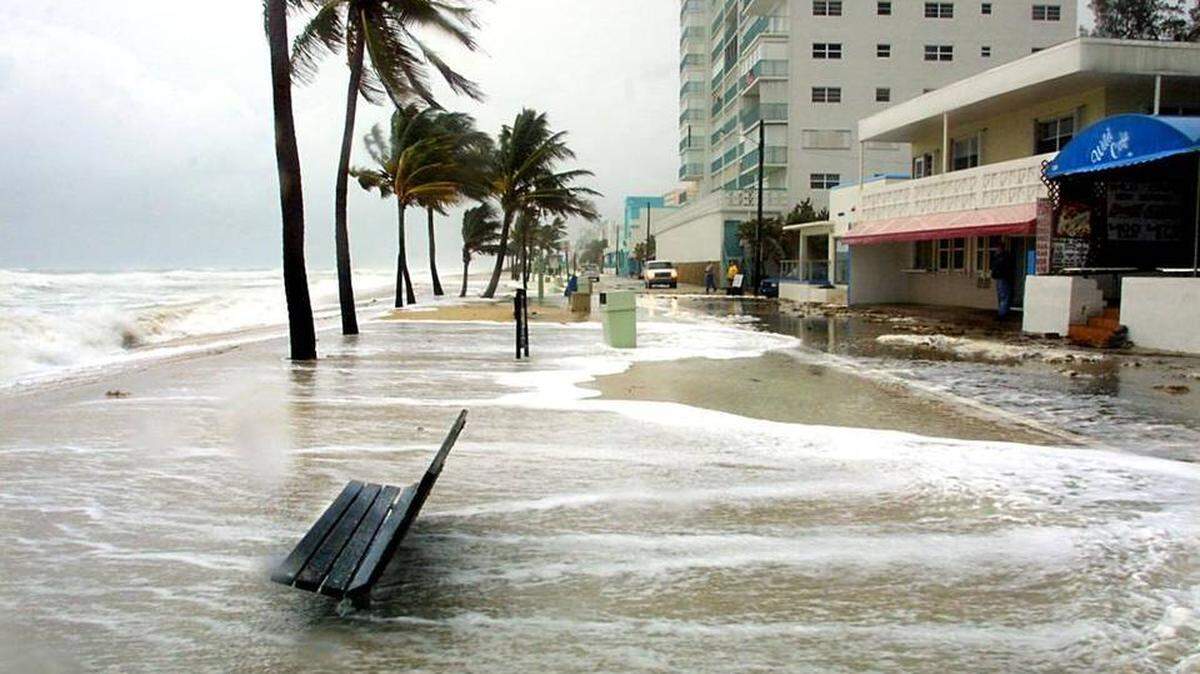 Before hurricane season heats up, it’s time to restock your kit. Here’s what you need