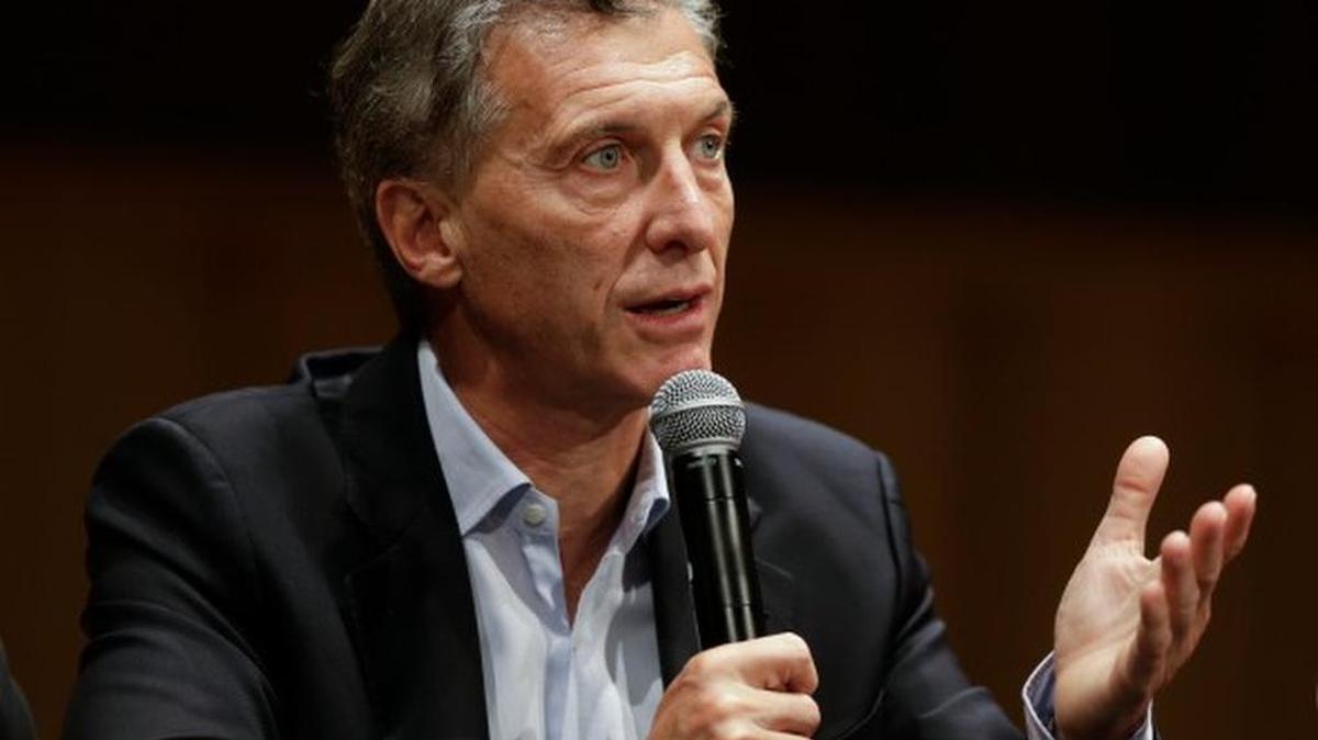 President-elect Mauricio Macri won a runoff election against Argentina’s ruling party candidate on Sunday, ending a 12-year political dynasty.