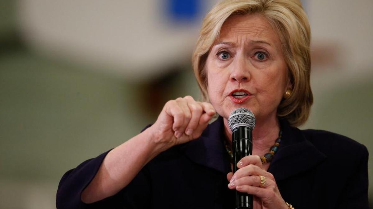 Democratic presidential candidate Hillary Clinton says regional powers such as Jordan and Turkey can do more to fight ISIS.