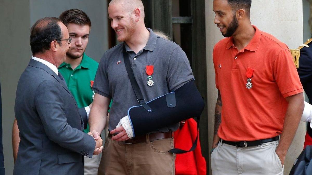
IN GRATITUDE: French President Francois Hollande, bids farewell to U.S. National Guardsman Alek Skarlatos, U.S. Airman Spencer Stone and student Anthony Sadler at the Elysee Palace in Paris, after awarding them the French Legion of Honor. 
