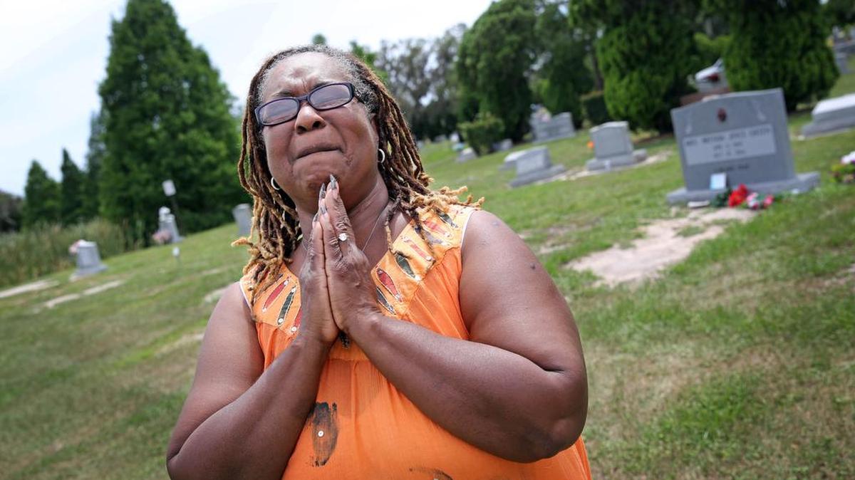 Algarene Jennings, aunt of Latandra Ellington, cries as she visits her dead niece’s grave at the Lake Wales Cemetery.
